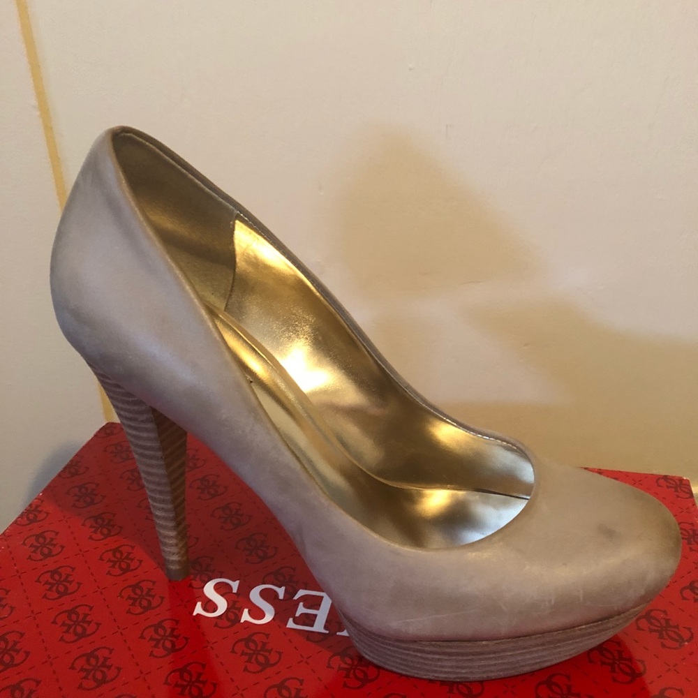 Women’s high heel pumps